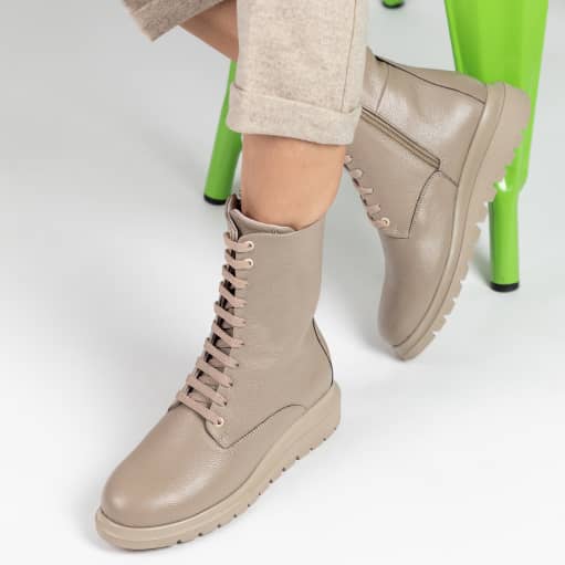 تاثیر جنس و رنگ بوت و نیم بوت زنانه بر استایل